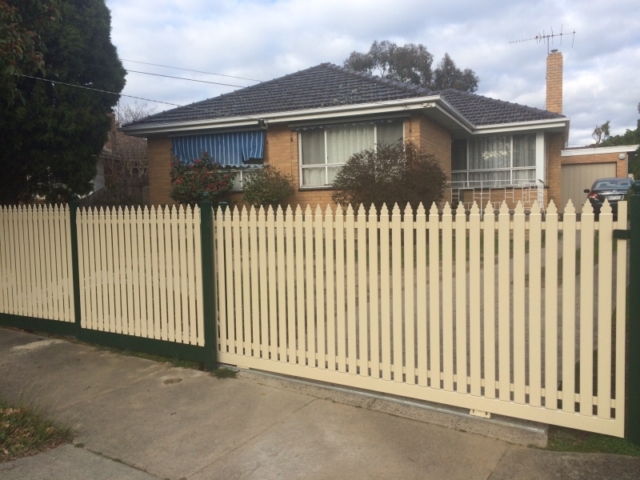 Automated sliding gate steel pickets Automated sliding gate steel pickets