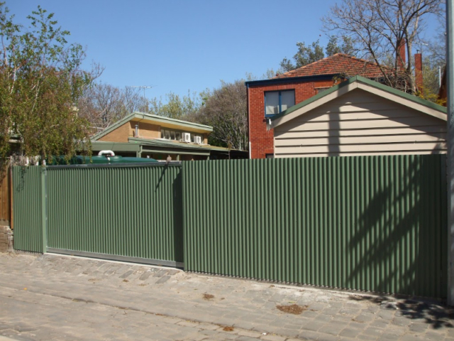 Automated electric sliding gates - colorbond Automated electric sliding gates - colorbond