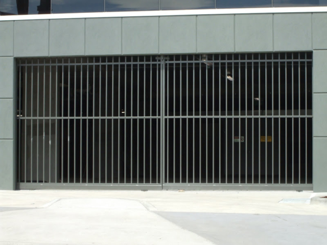 Twin automated electric sliding gates - steel Twin automated electric sliding gates - steel